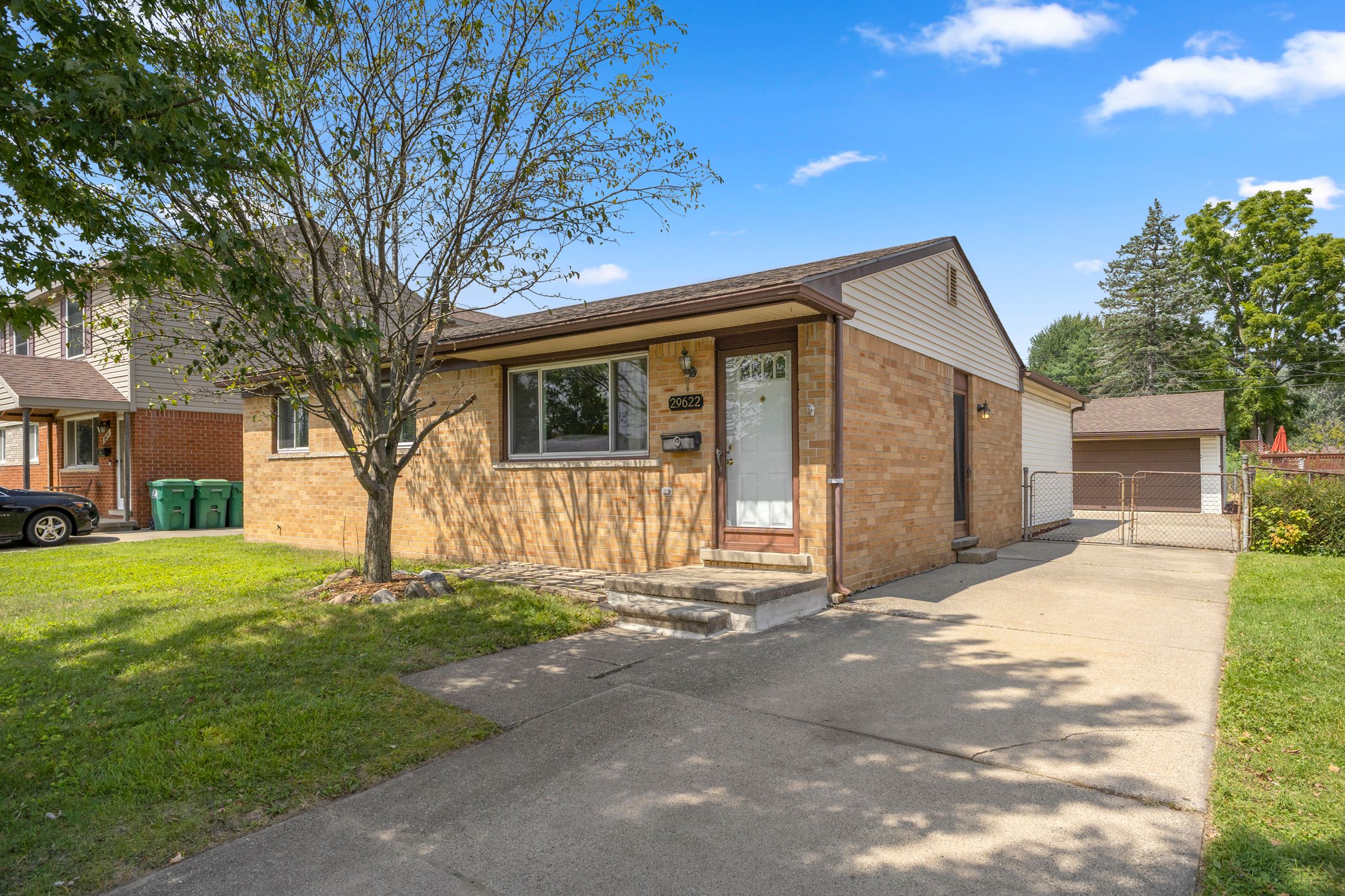 Brown Ct, Garden City, MI 48135
