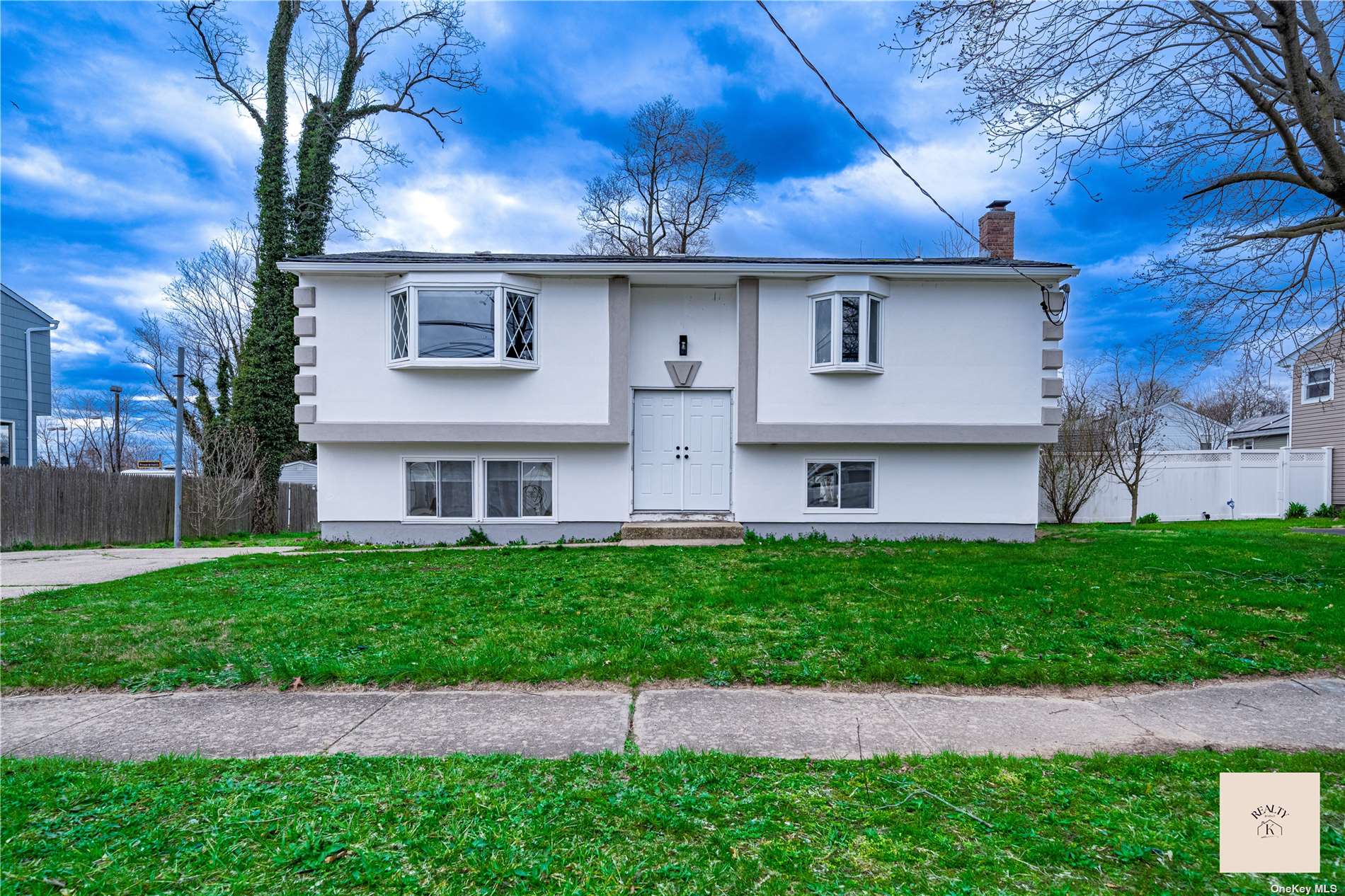 Clocks Blvd, Massapequa, NY 11758