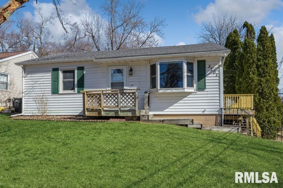 3rd St, Clinton, IA 52732