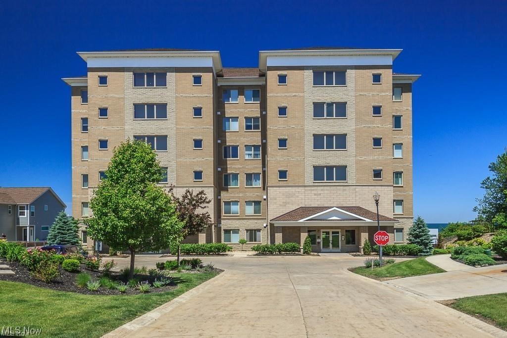 Larimar Dr, Eastlake, OH 44095