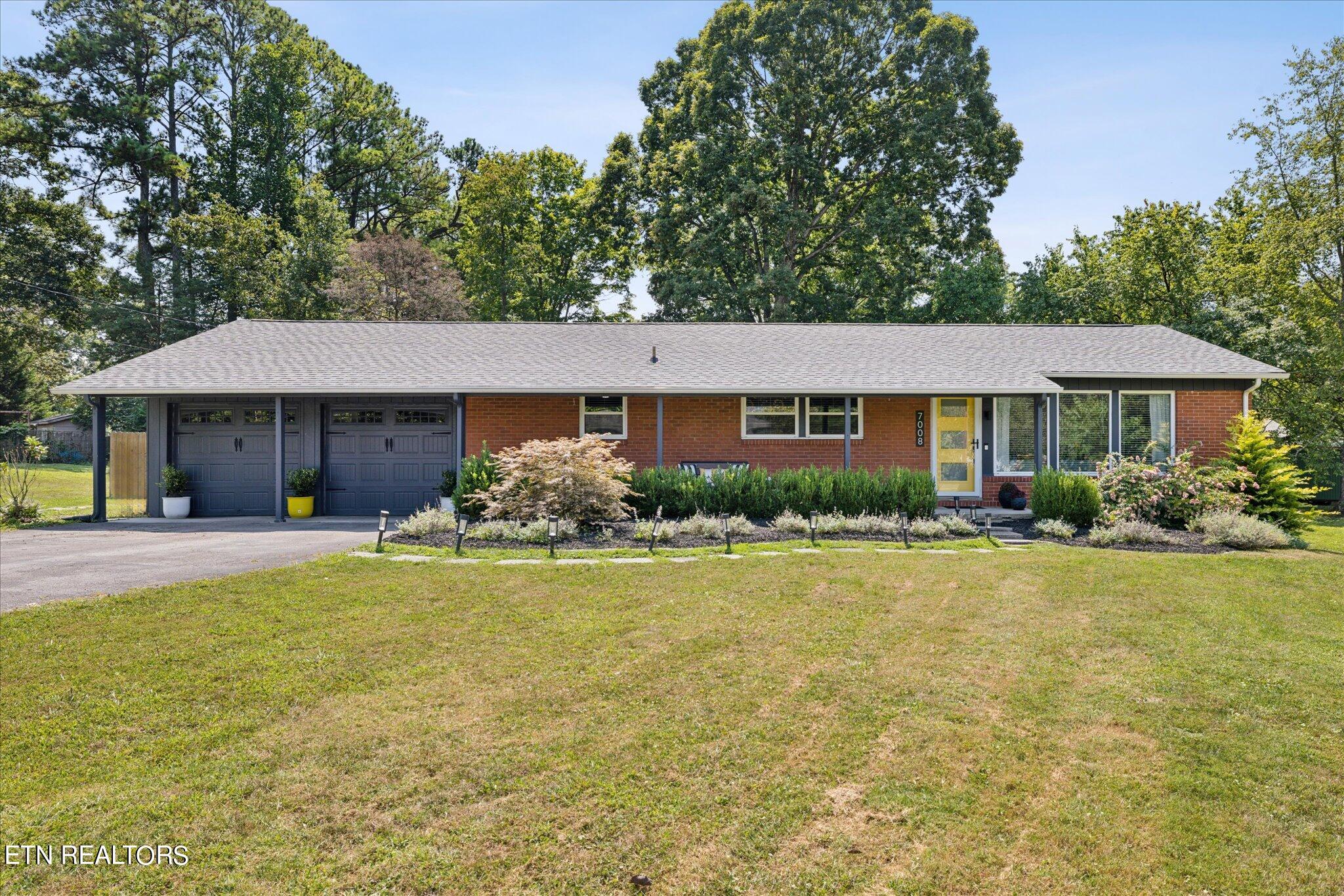 Yorkshire Dr, Knoxville, TN 37909