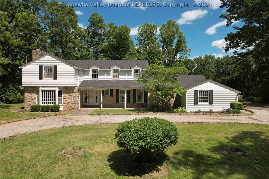 Colonial Way, Charleston, WV 25314