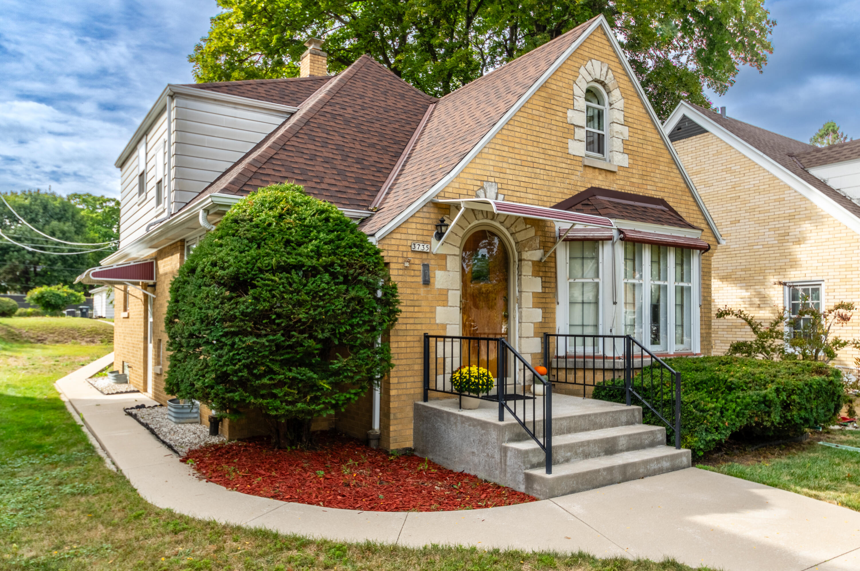 Austin St, Milwaukee, WI 53207