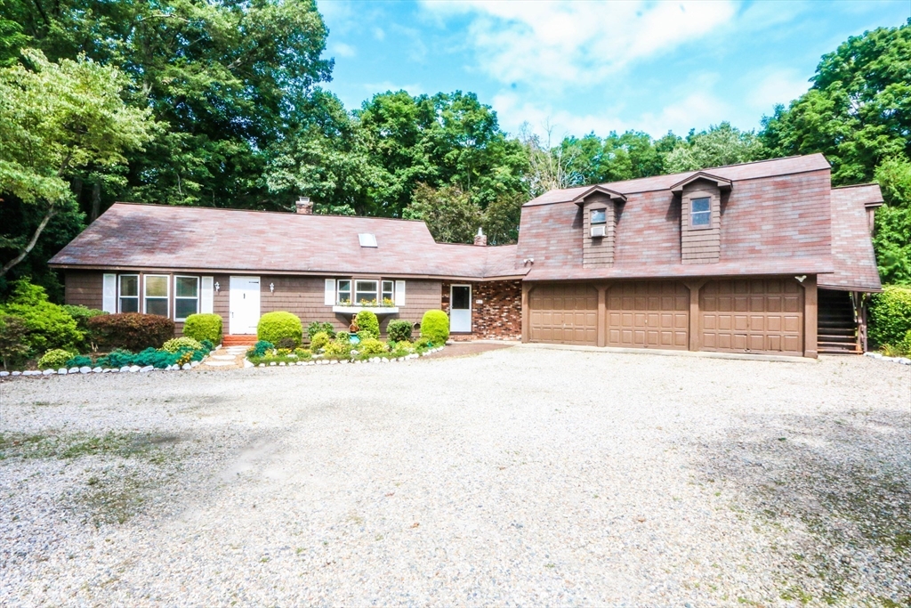 Barrington Rd, Longmeadow, MA 01106