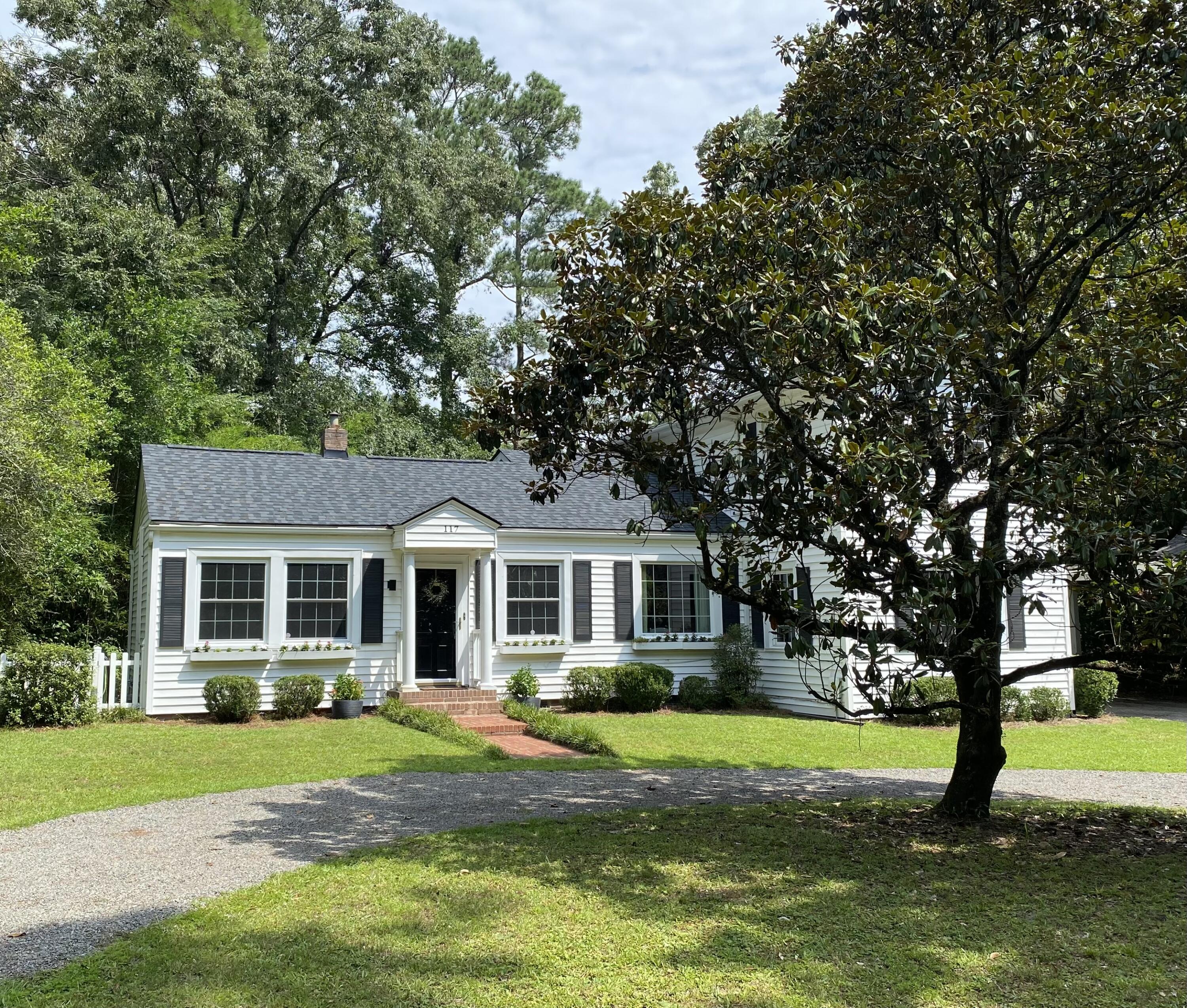 Pine Grove Ave, Summerville, SC 29483