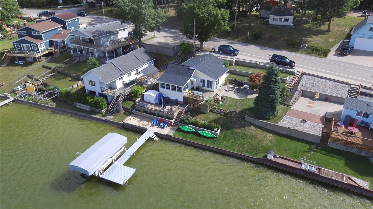 Spruce Ave, Newaygo, MI 49337