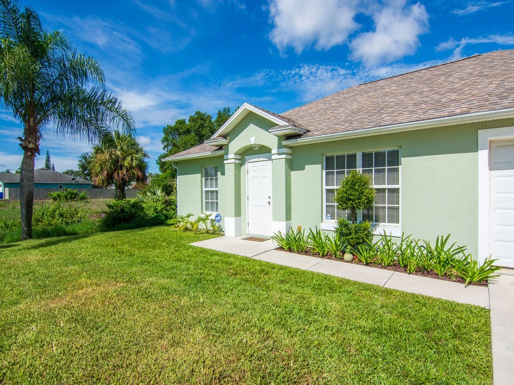 102nd Ct, Vero Beach, FL 32967