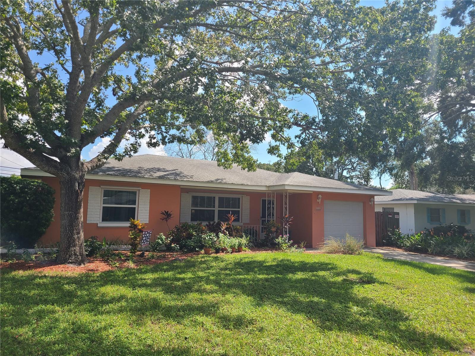 Vine Ave, Dunedin, FL 34698