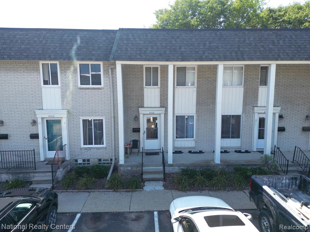 15 Mile Rd, Sterling Heights, MI 48310