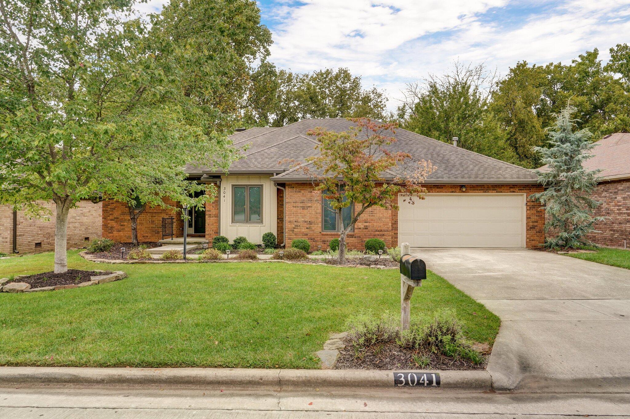 Oak Ave, Springfield, MO 65804