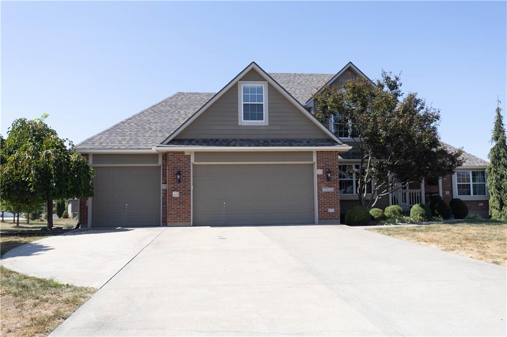 Red Fox Cir, Oak Grove, MO 64075