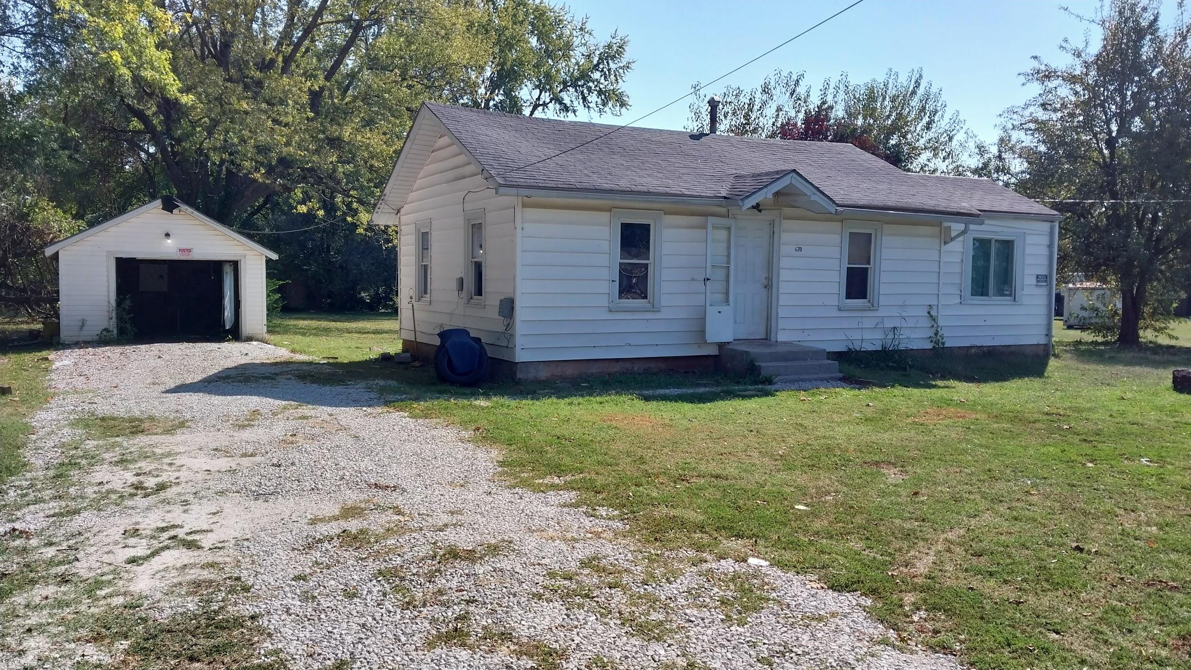 Meteor Ave, Springfield, MO 65802