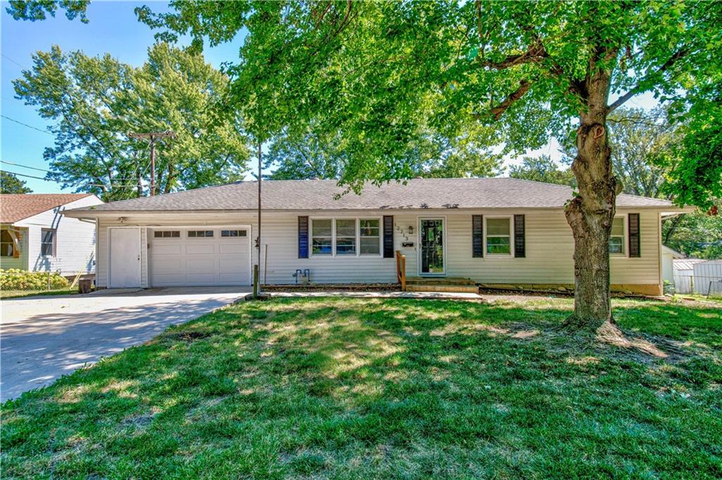 13th St, Grandview, MO 64030