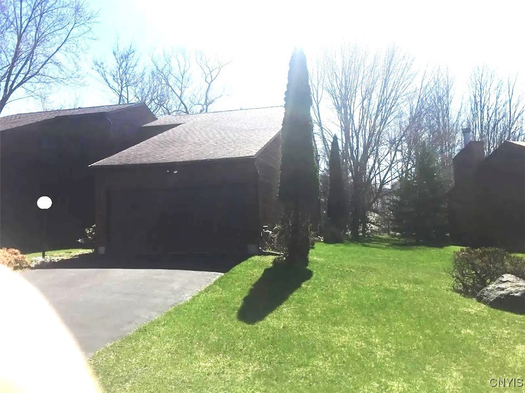 Wisteria Cir, Manlius, NY 13104