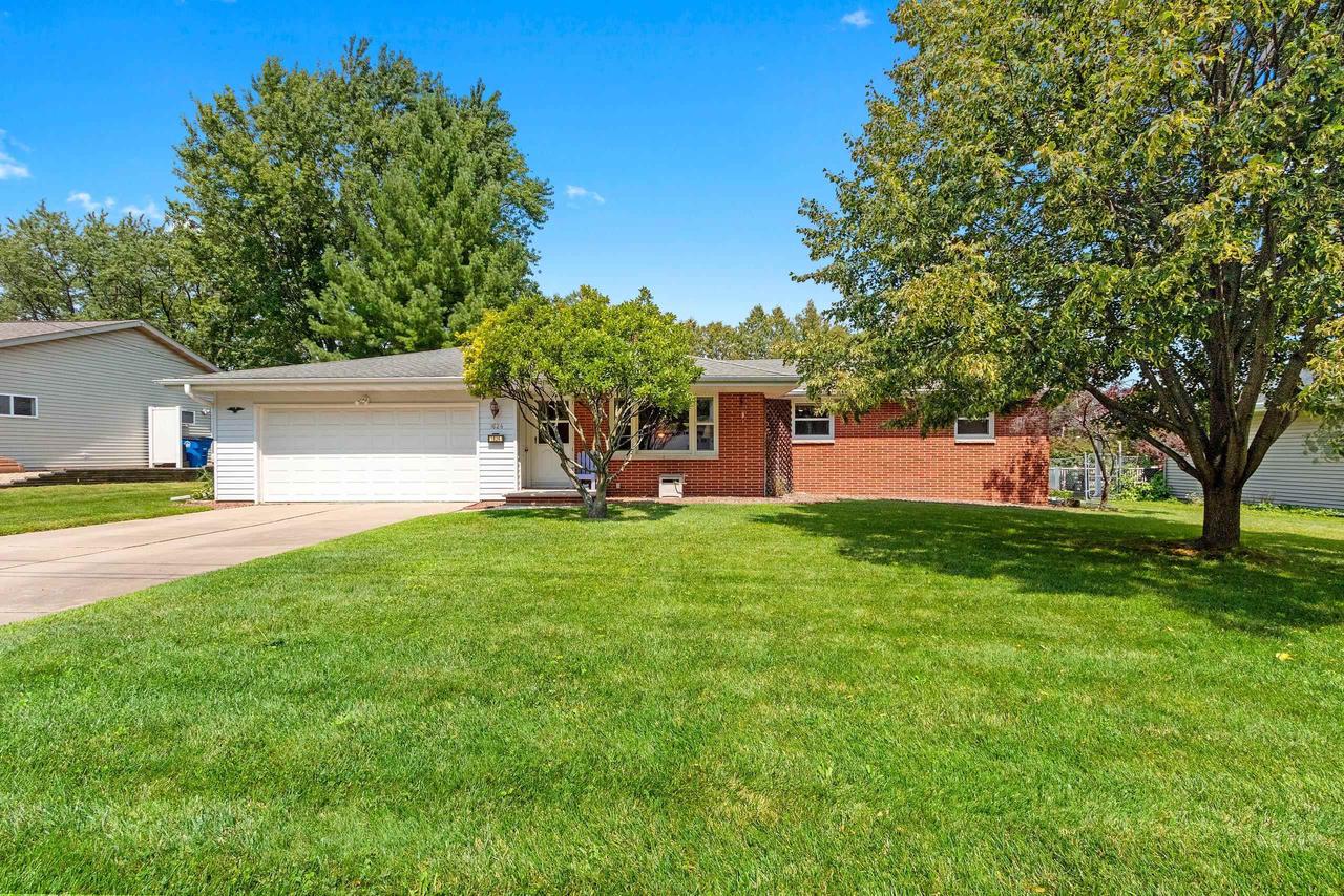 View Ln, Green Bay, WI 54313