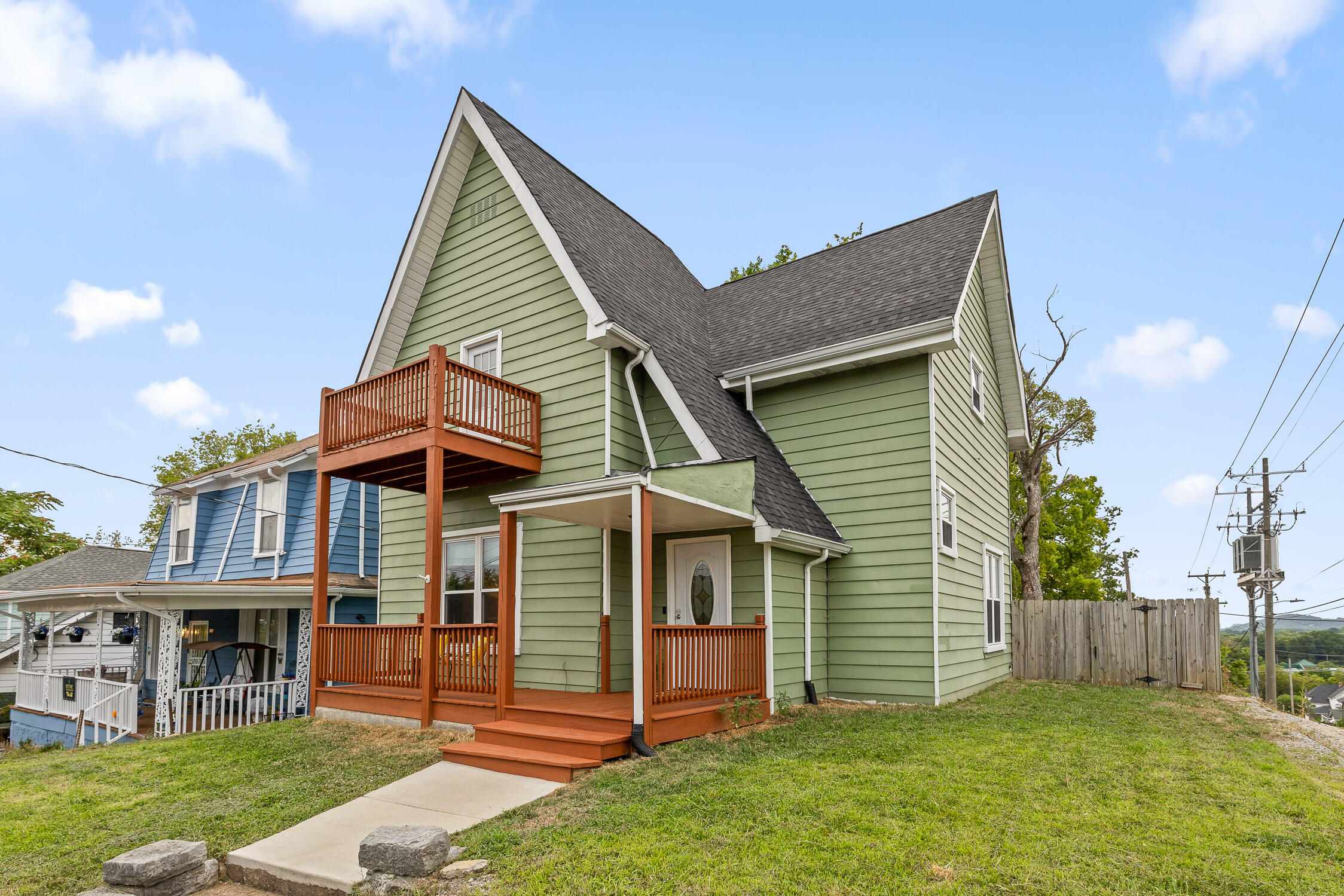 Oak St, Chattanooga, TN 37404