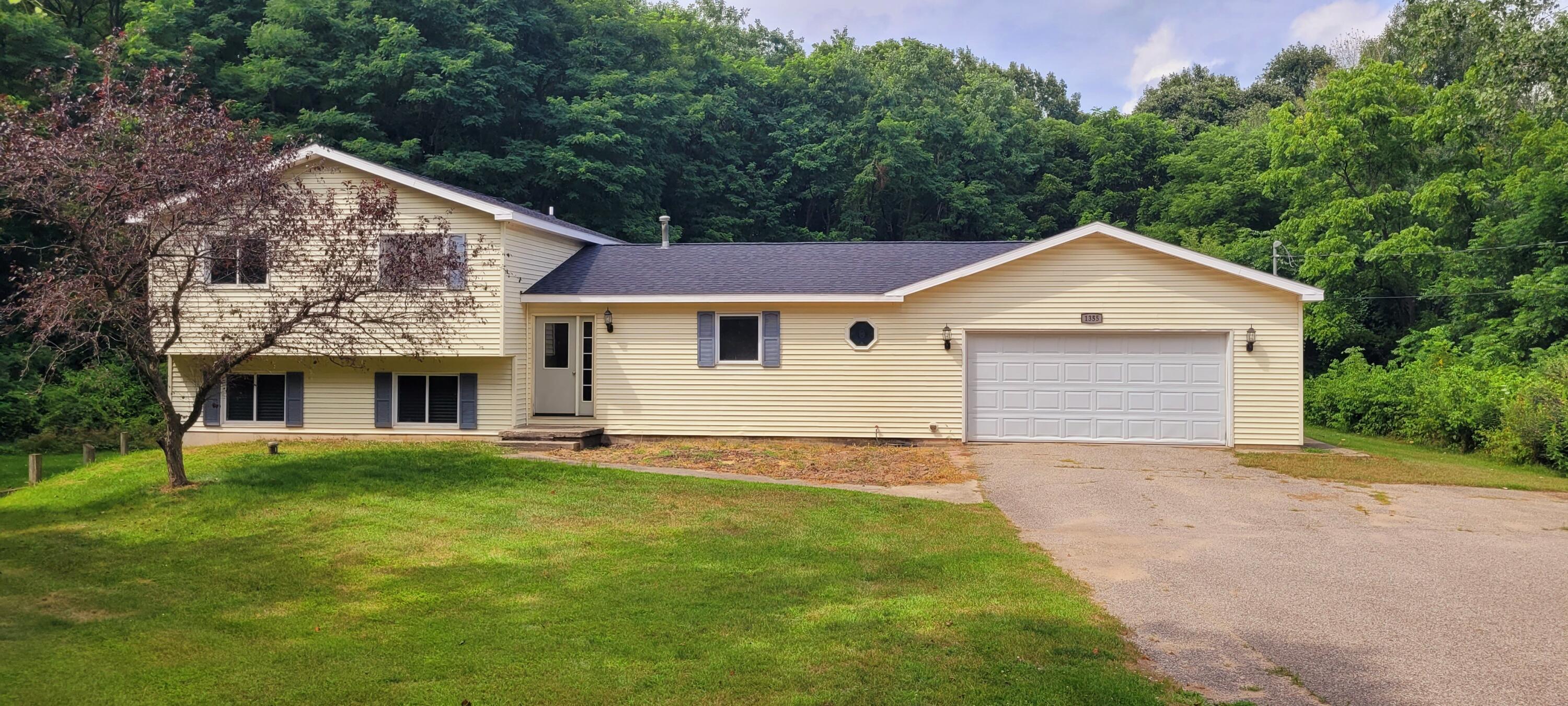 13 Mile Rd, Sparta, MI 49345
