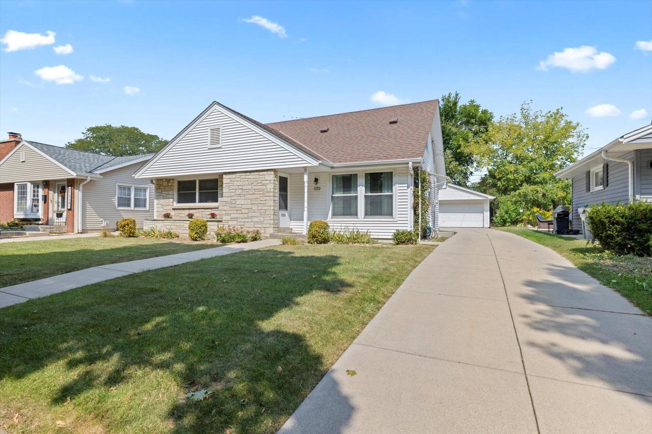 Cleveland Ave, Milwaukee, WI 53219