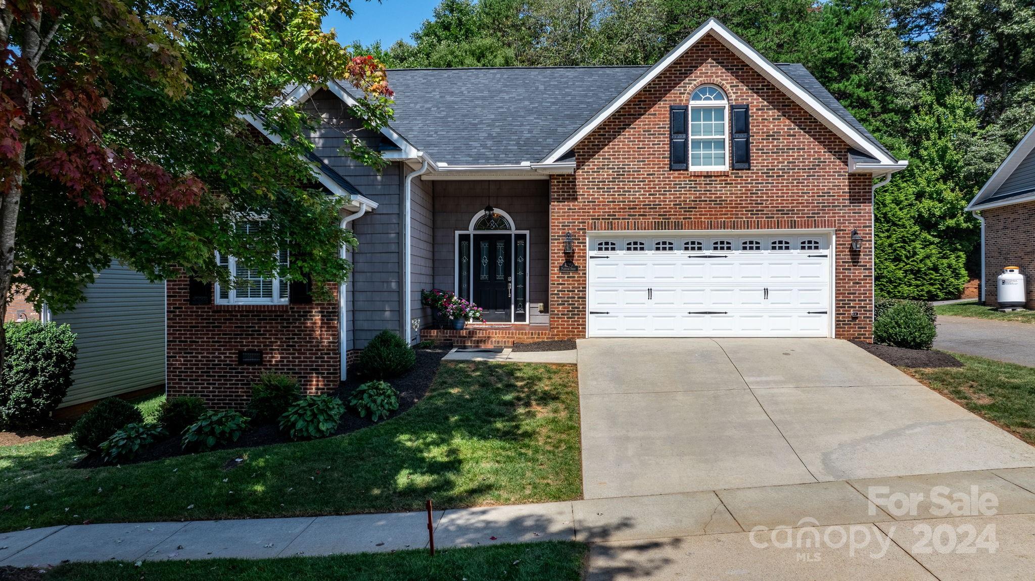Pickering Dr, Hickory, NC 28602
