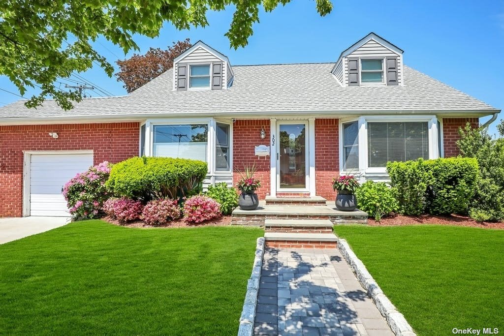 Roselle St, Mineola, NY 11501