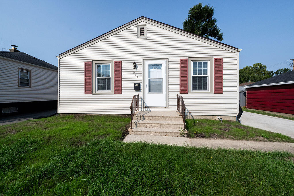 Russet St, Racine, WI 53405