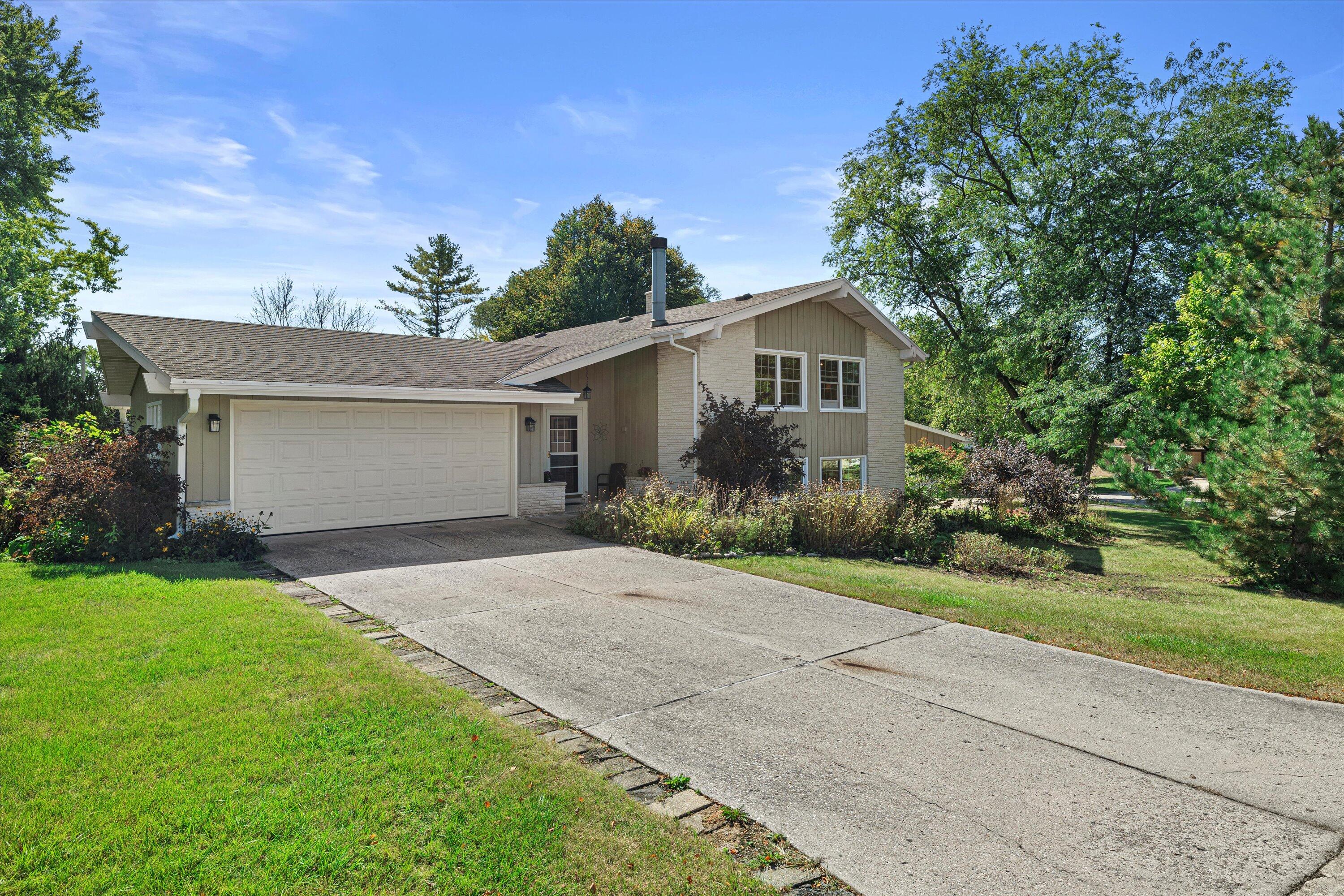 Sumac Ln, Greendale, WI 53129