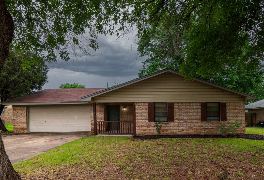 Rolling Hills Dr, Hewitt, TX 76643
