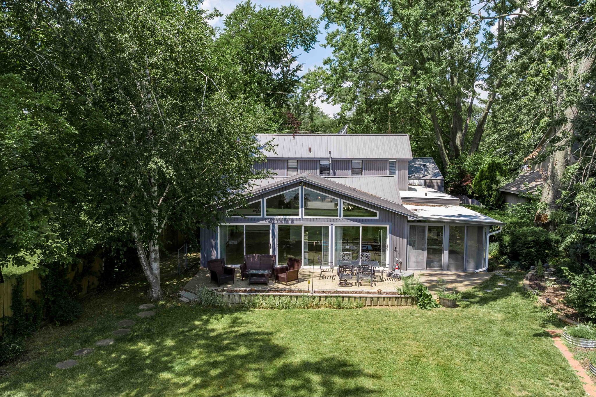Laguna Dr, Wolverine Lake, MI 48390