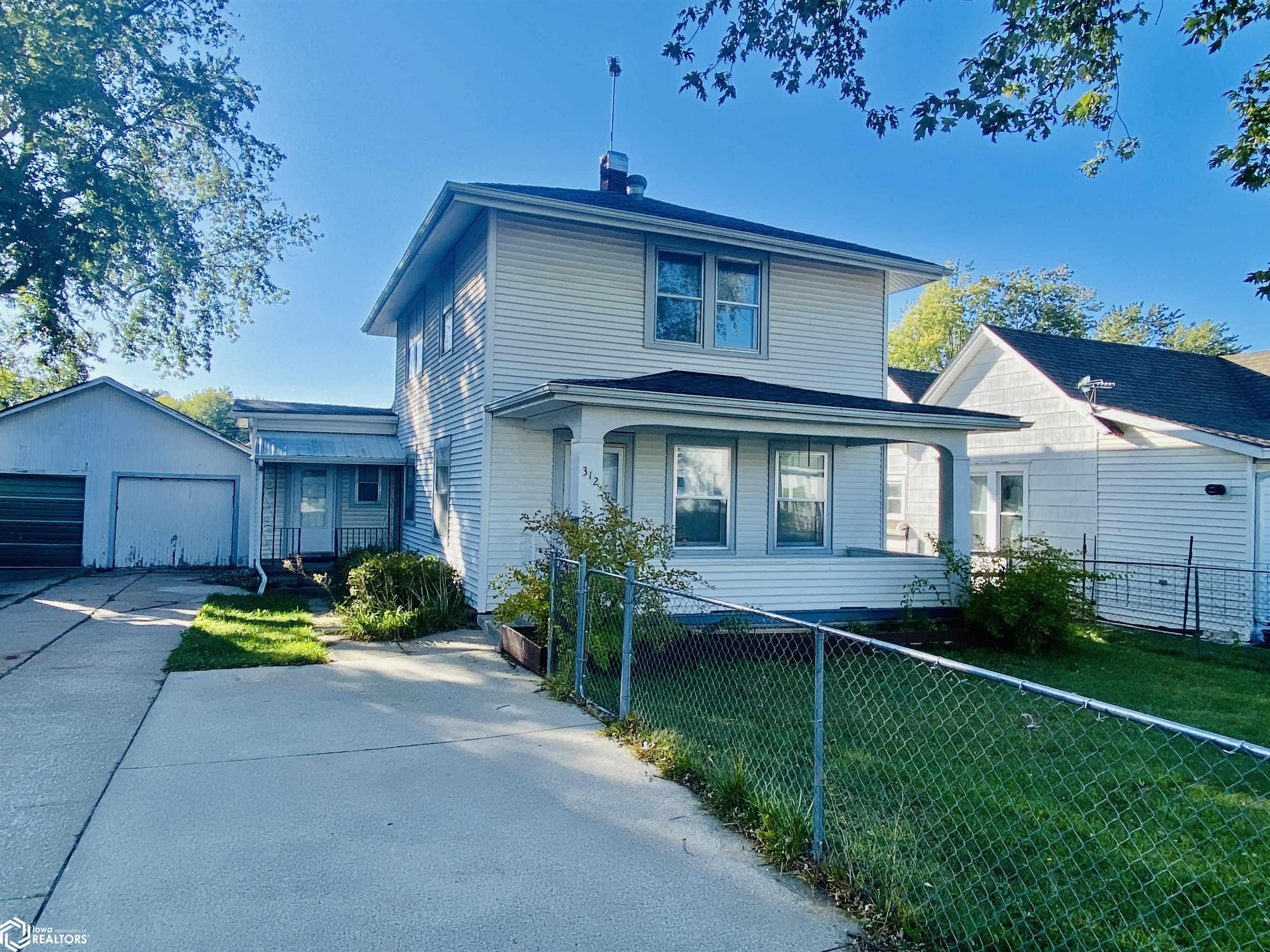 Sycamore St, Creston, IA 50801