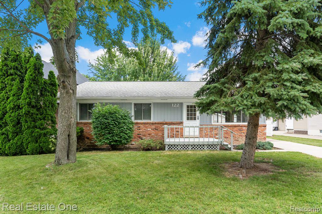 Cloveridge Dr, Troy, MI 48084