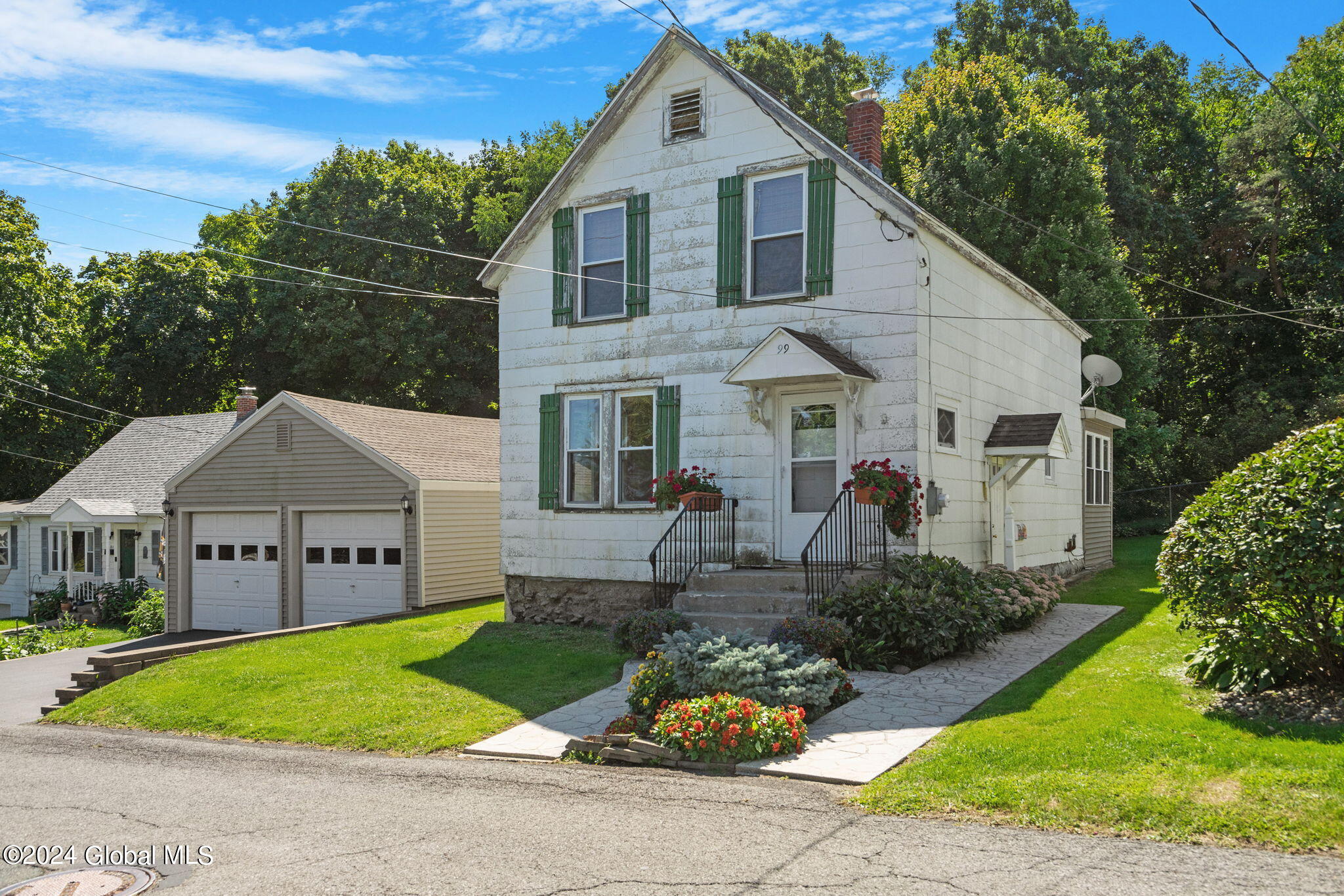 Overlook Ave, Latham, NY 12110