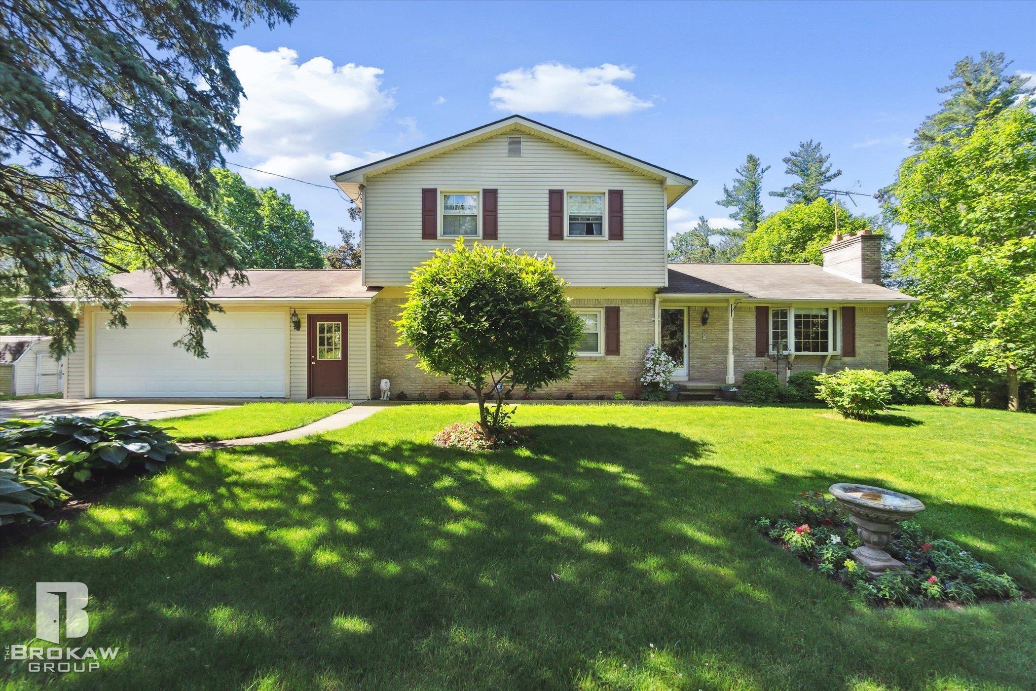 Lakewood Cir, Lapeer, MI 48446