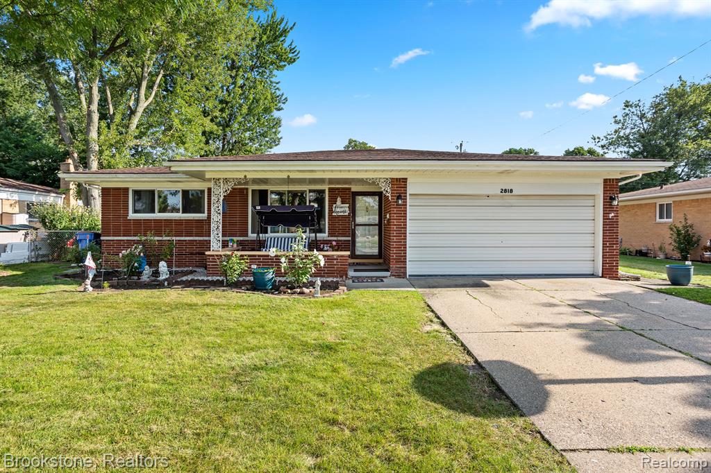 Girard Dr, Warren, MI 48092