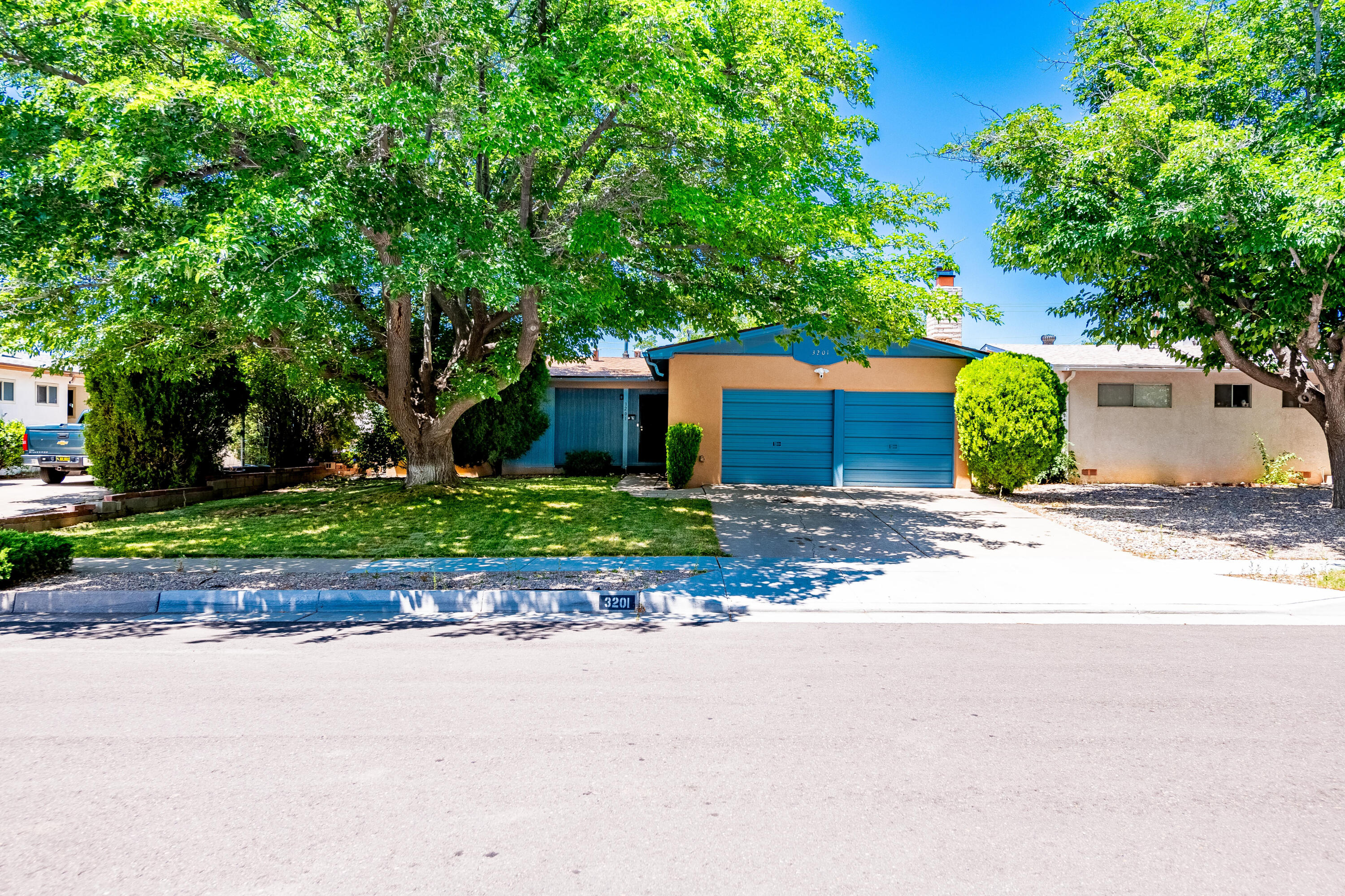 Christine St, Albuquerque, NM 87111