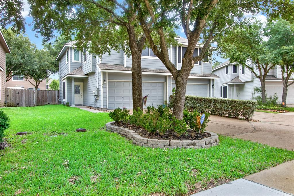Capella Oaks Ln, Dickinson, TX 77539