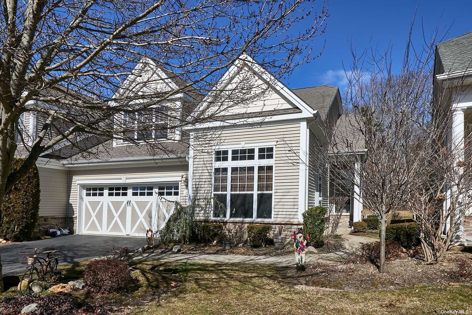 Ovation Pl, Eastport, NY 11941