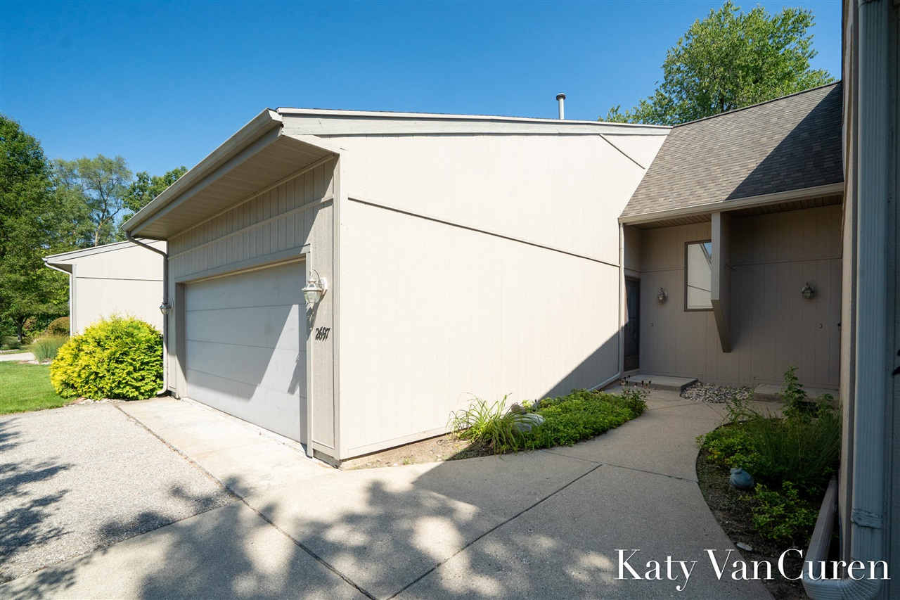 Limestone Ln, Grand Rapids, MI 49525