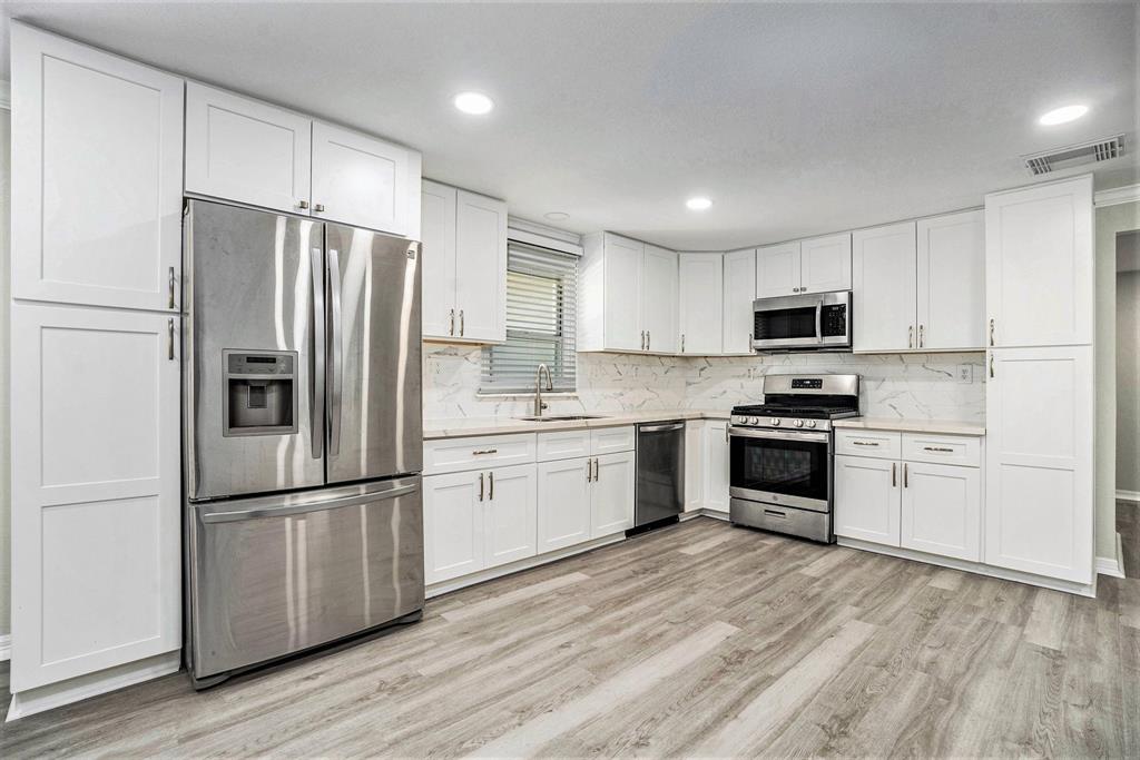 2nd St, Hitchcock, TX 77563