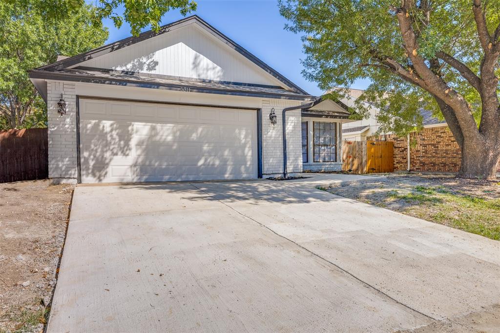 Livermore Dr, Arlington, TX 76017