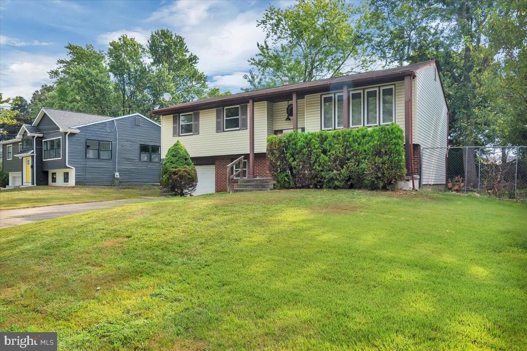 Knollwood Dr, Cherry Hill, NJ 08002