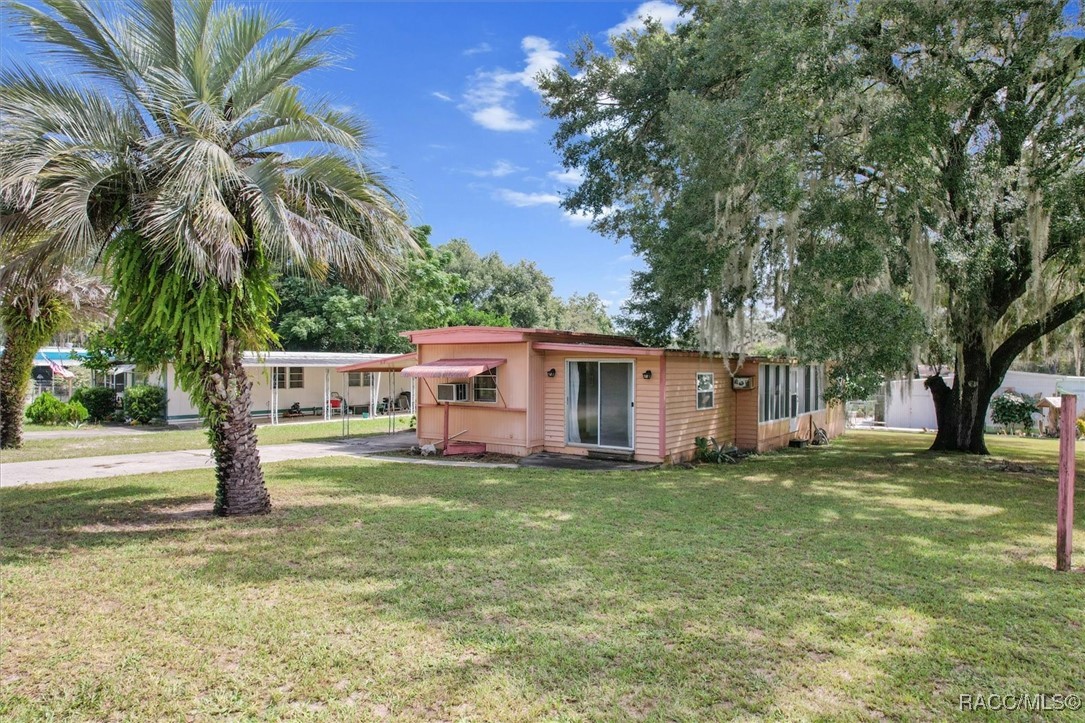 Castlelake Ave, Floral City, FL 34436