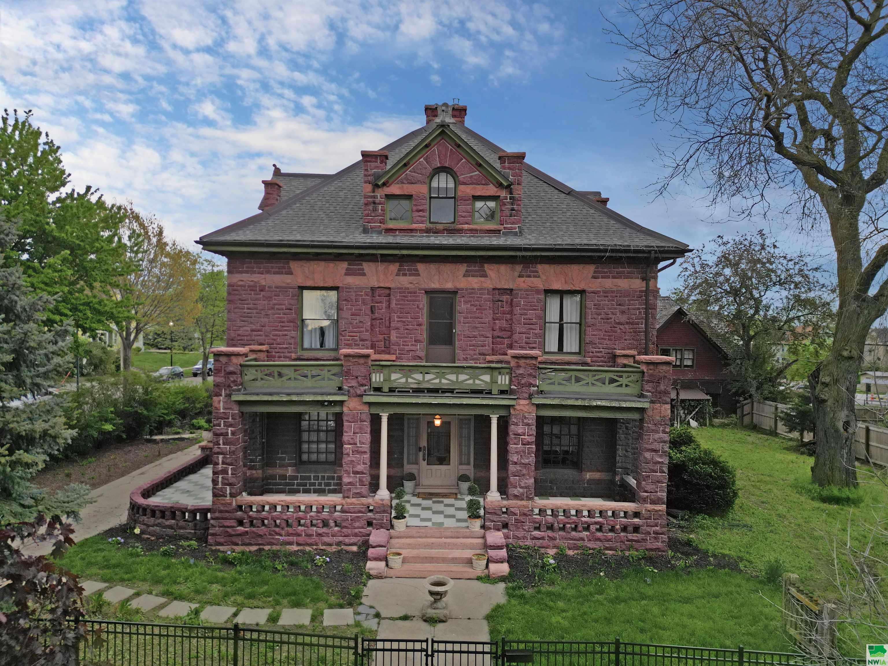 Summit St, Sioux City, IA 51103