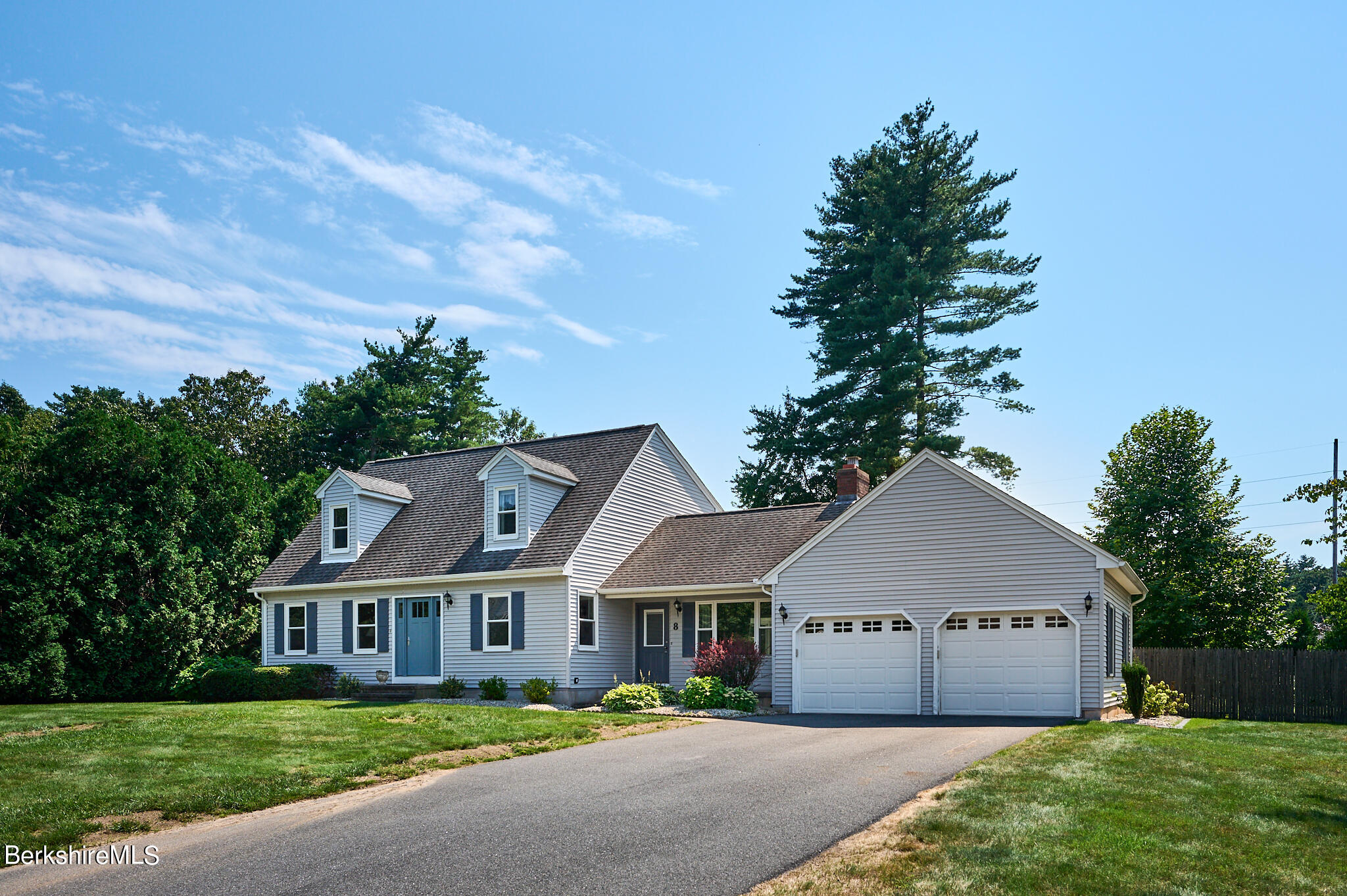 Hemlock Dr, Holyoke, MA 01040