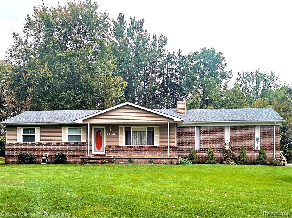 Alstott Dr, Howell, MI 48843 #1