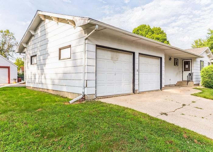 3rd Ave, Sleepy Eye, MN 56085