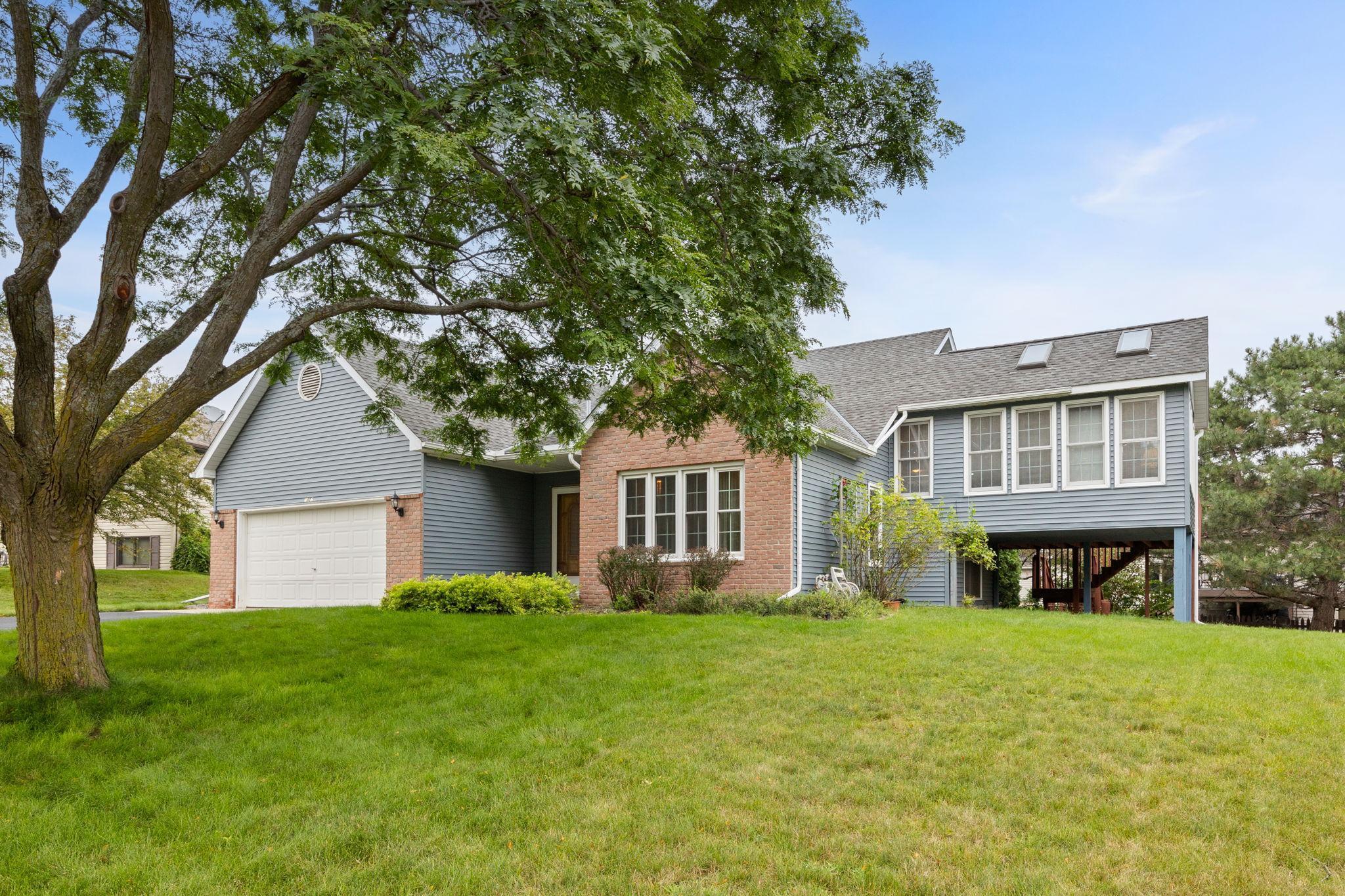 Bluff Trl, Chaska, MN 55318