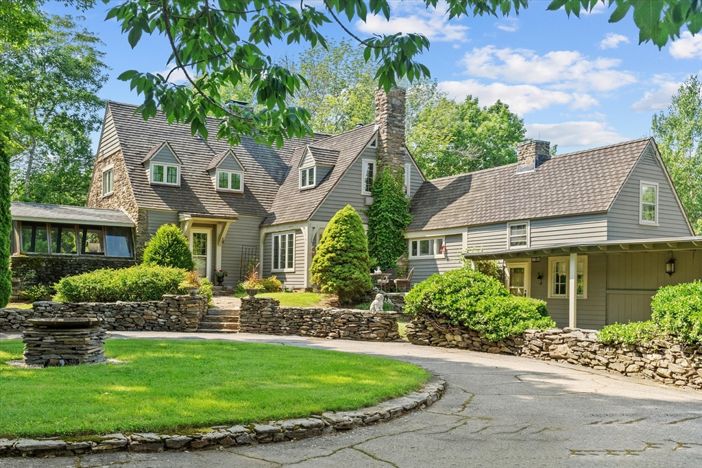 Grace Ln, Oakham, MA 01068