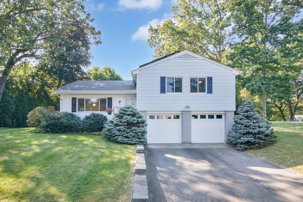 Kenmore Dr, Longmeadow, MA 01106