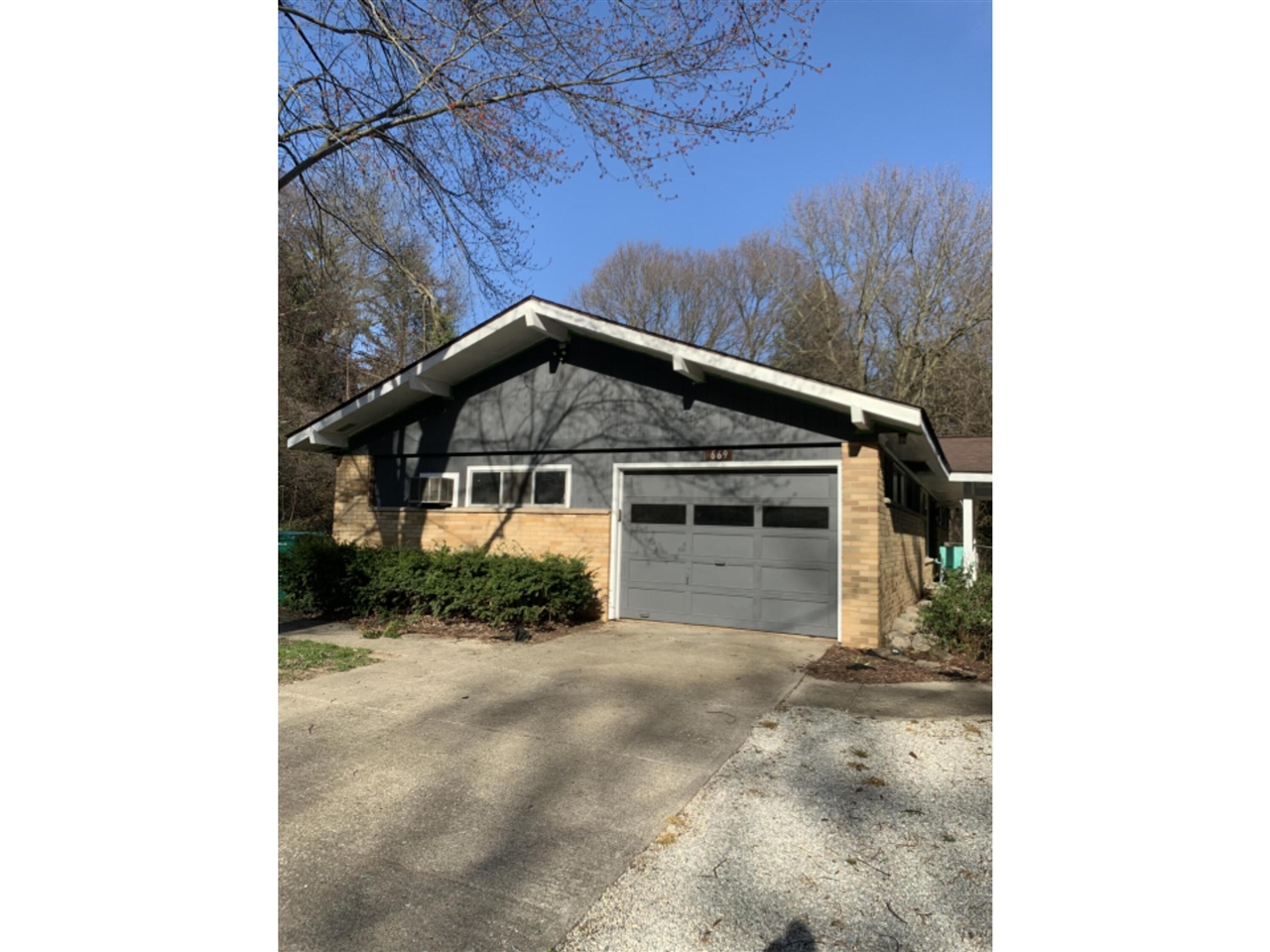 Sylvan Dr, Battle Creek, MI 49017