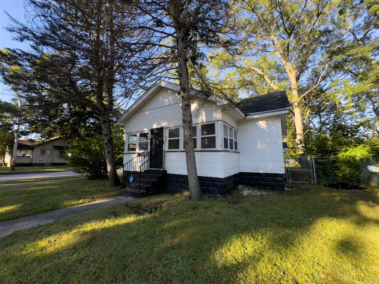 Riordan St, Muskegon, MI 49444